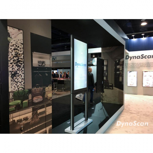DynaScan DW551DR4 Doppelseitiges 55 Zoll Schaufenster Display 3000 Nits 24/7 Betrieb effiziente Kuehlung