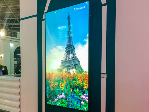 DynaScan DI100ST2-M 100 Zoll Ultra HD Schaufenster Monitor mit WLAN luefterlosem Design und lokaler Dimmung