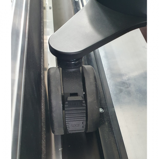 98 Zoll Maxi-Display mit Transportkoffer und Hublift