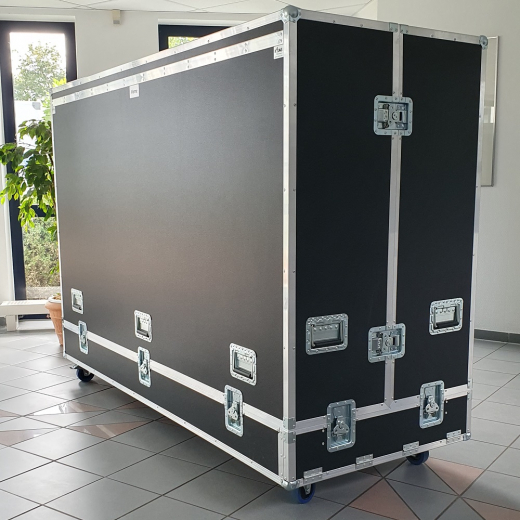 98 Zoll Maxi-Display mit Transportkoffer und Hublift