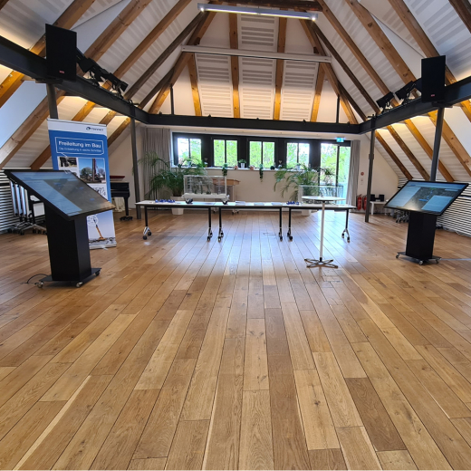 Kiosksystem Pult Version mit 55 Zoll Multitouch Display Mietgerät