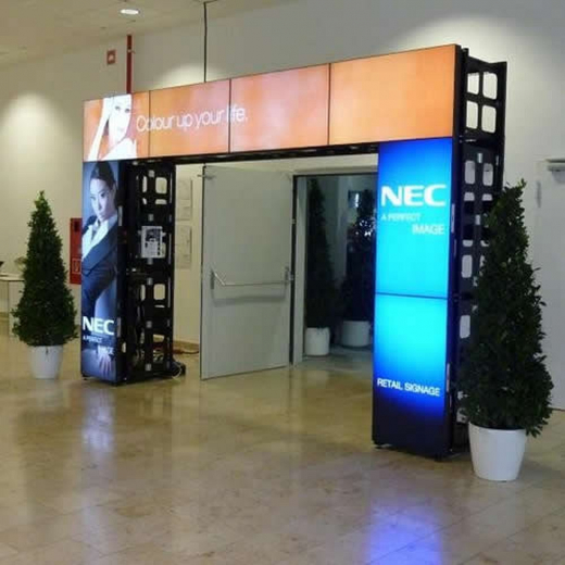 Transportable Monitor Videowall mit 4 x 46 Zoll Monitoren